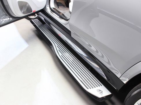 Used 2025 Mercedes-Benz Maybach GLS 600 4MATIC image 19