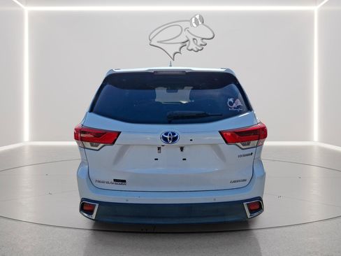 Used 2017 Toyota Highlander Limited image 3