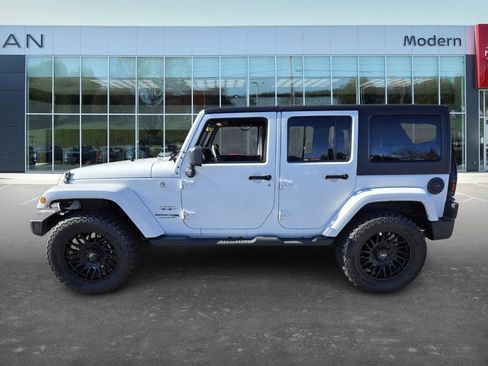 Used 2018 Jeep Wrangler Unlimited Sahara image 8