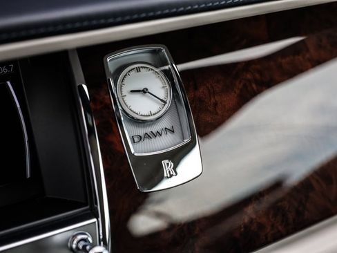 Used 2019 Rolls-Royce Dawn image 17