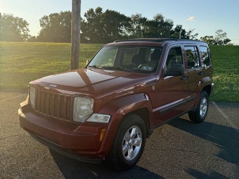 Used 2010 Jeep Liberty Sport w/ Popular Equipment Group AWD/4WD image 3