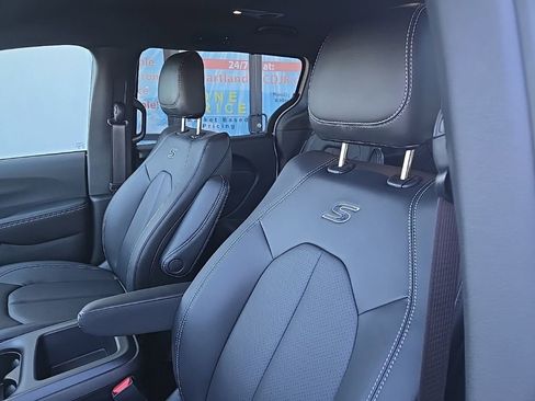 New 2026 Chrysler Pacifica Select w/ S Appearance Package image 32