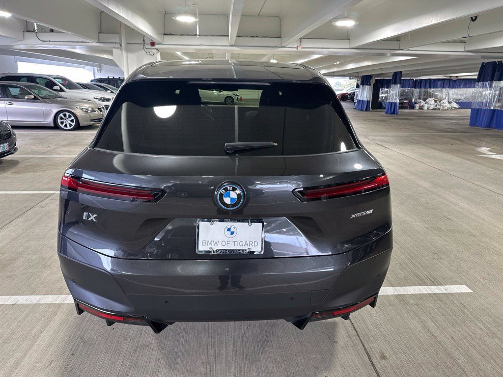 Used 2024 BMW iX xDrive50 w/ Premium Package AWD/4WD image 5