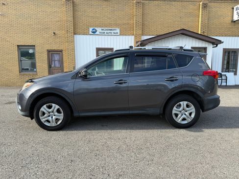 Used 2015 Toyota RAV4 LE AWD/4WD image 2