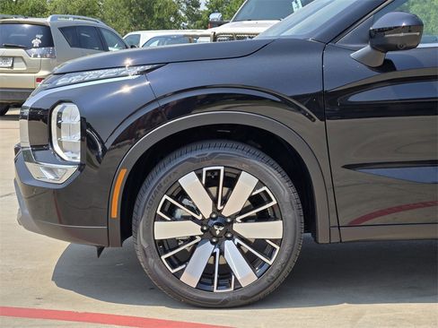 New 2025 Mitsubishi Outlander SE image 5