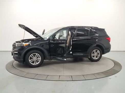 Used 2023 Ford Explorer XLT w/ Equipment Group 202A AWD/4WD image 13