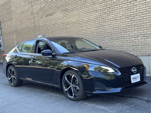 New 2026 Nissan Altima 2.5 SR FWD image 2