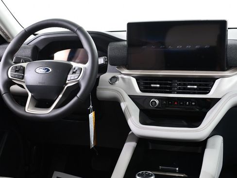 New 2025 Ford Explorer Active w/ Active Comfort Package image 8