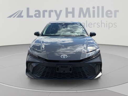 Used 2025 Toyota Camry SE FWD image 8