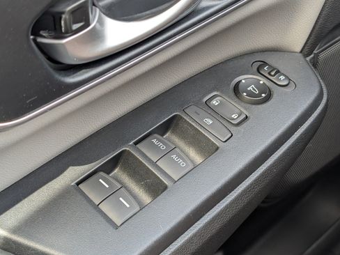 Used 2017 Honda CR-V Touring image 24
