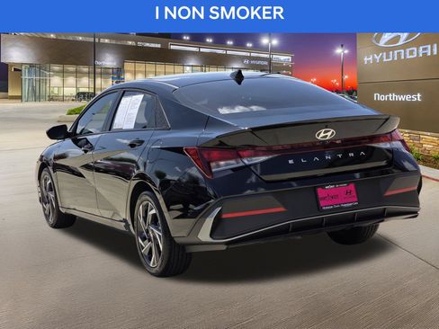 Certified 2025 Hyundai Elantra Sport FWD image 9