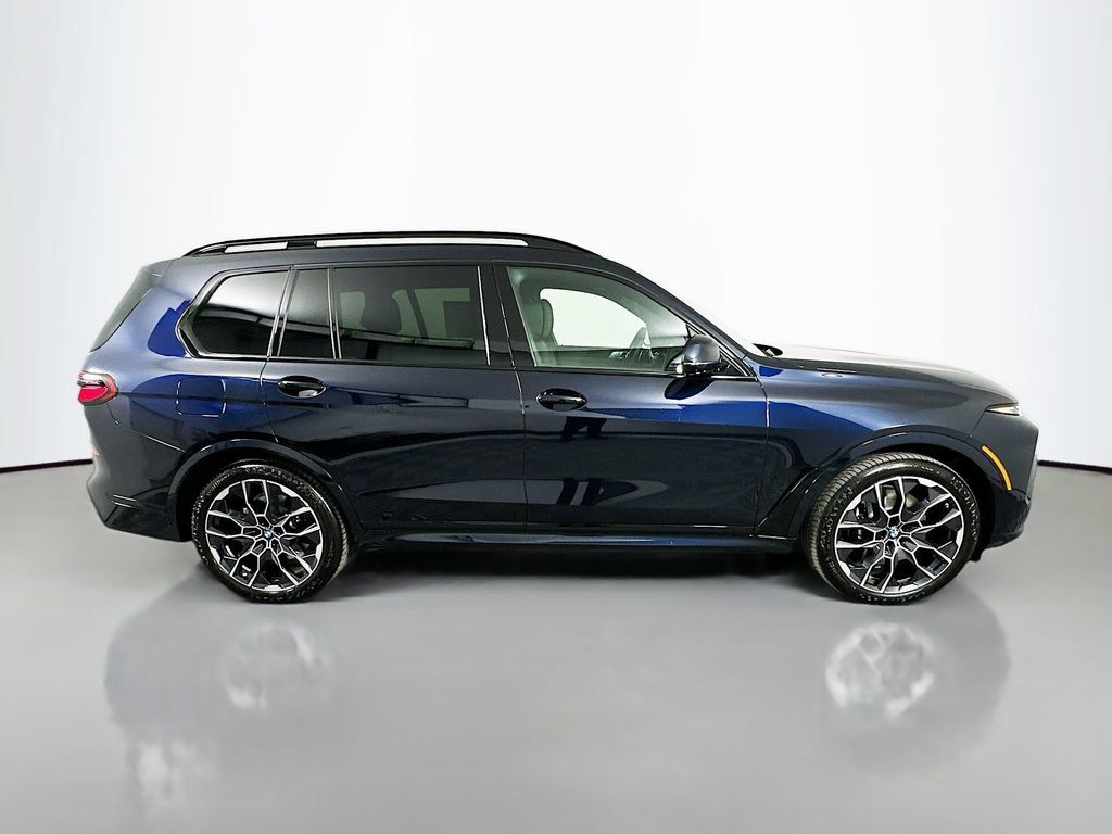 Used 2027 BMW X7 xDrive40i w/ M Sport Package AWD/4WD image 4