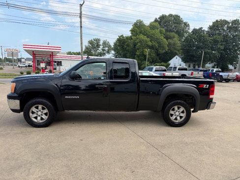Used 2011 GMC Sierra 1500 SLE w/ Power Tech Package AWD/4WD image 2