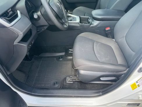 Used 2024 Toyota RAV4 LE AWD/4WD image 9