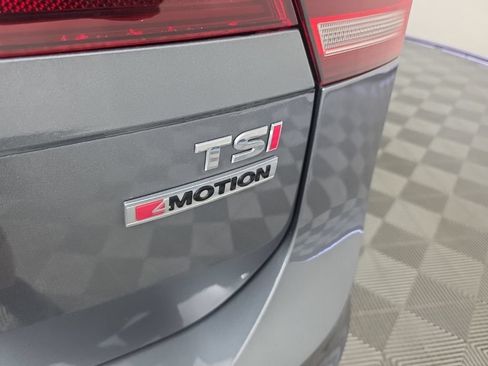 Used 2018 Volkswagen Tiguan SE w/ Panoramic Sunroof Package AWD/4WD image 30