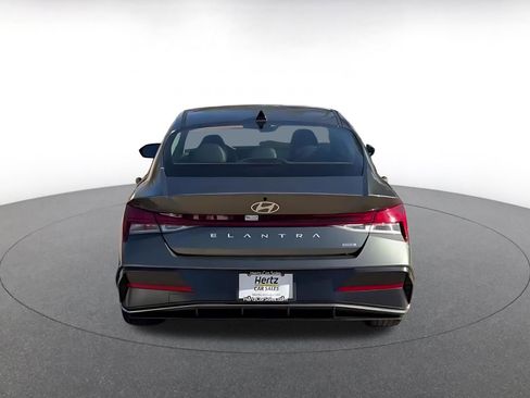 Used 2025 Hyundai Elantra Limited image 12