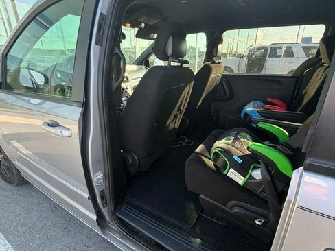 Used 2015 Dodge Grand Caravan SE FWD image 13