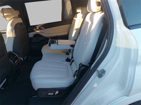 Used 2023 BMW X7 xDrive40i w/ Executive Package image 9