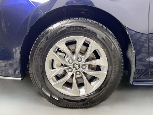 Used 2025 Toyota Sienna XLE FWD image 14