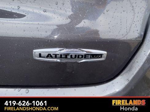 Used 2024 Jeep Compass Latitude image 35