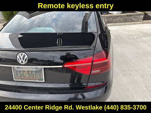 Used 2018 Volkswagen Passat 2.0T SE FWD image 12