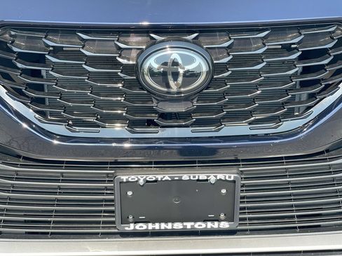 Used 2023 Toyota Highlander XSE AWD/4WD image 18