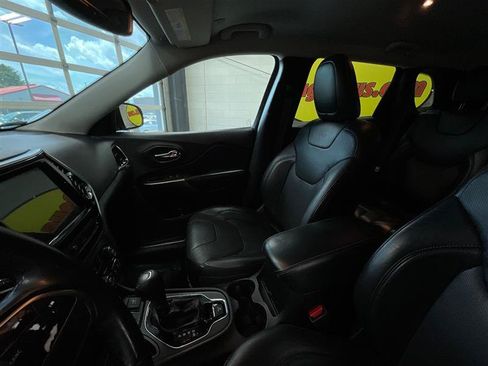 Used 2020 Jeep Cherokee Limited FWD image 12