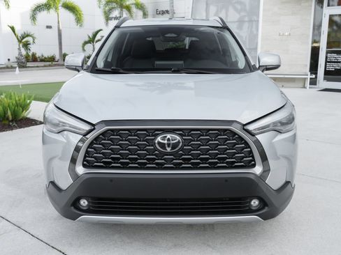 Used 2023 Toyota Corolla Cross XLE w/ Convenience Package FWD image 5