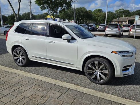 New 2025 Volvo XC90 T8 Plus w/ Protection Package Premier AWD/4WD image 17