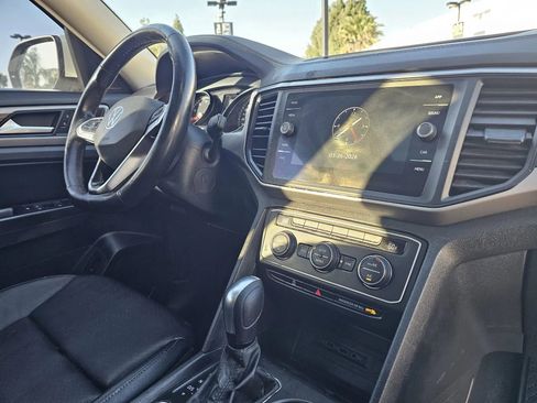 Used 2021 Volkswagen Atlas SE w/ Panoramic Sunroof Package FWD image 12