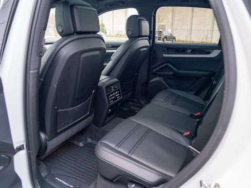 Used 2025 Porsche Cayenne image 24
