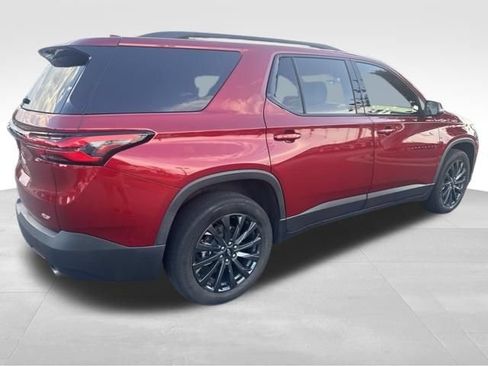 Used 2023 Chevrolet Traverse RS FWD image 8