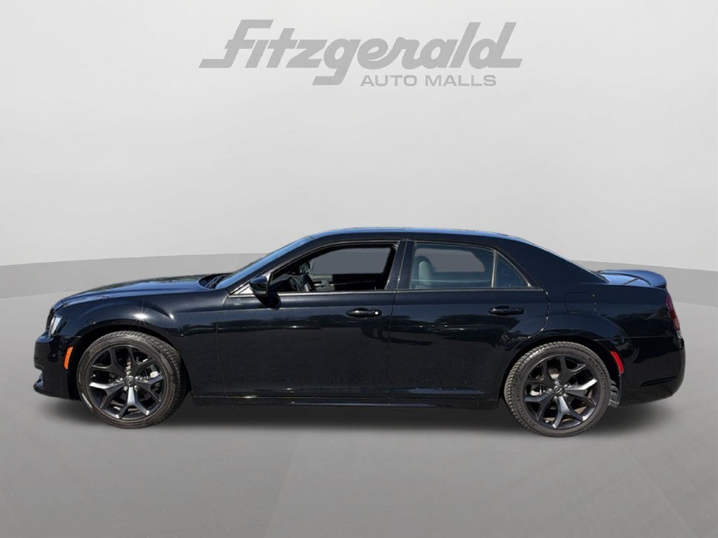Used 2023 Chrysler 300 S w/ Comfort Group RWD image 3