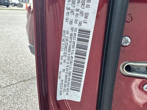 Used 2019 Jeep Cherokee Latitude w/ Cold Weather Group AWD/4WD image 30