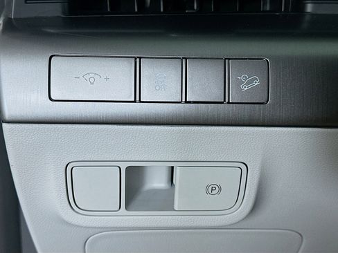 Used 2025 Hyundai Kona SEL FWD image 17