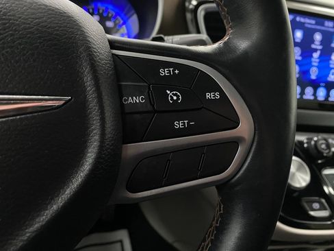 Used 2017 Chrysler Pacifica Touring-L Plus w/ Tire & Wheel Group image 16