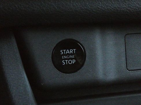 Used 2024 Nissan Rogue SV image 8