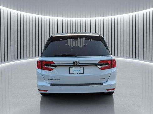 Certified 2022 Honda Odyssey Touring image 6