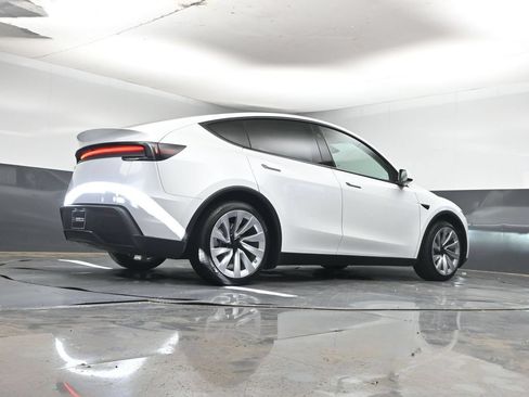 Used 2026 Tesla Model Y 2WD image 27