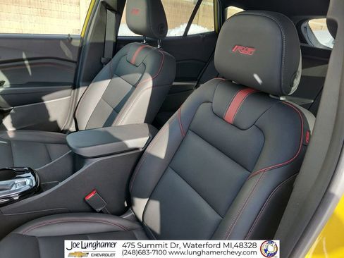 Used 2024 Chevrolet Trax RS w/ Sunroof Package image 21