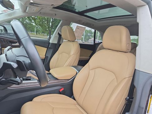 Used 2019 Audi Q8 Prestige AWD/4WD image 15