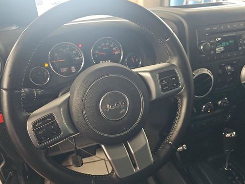 Used 2016 Jeep Wrangler Unlimited Rubicon AWD/4WD image 12