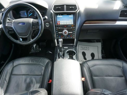 Used 2017 Ford Explorer Limited w/ Equipment Group 301A AWD/4WD image 11