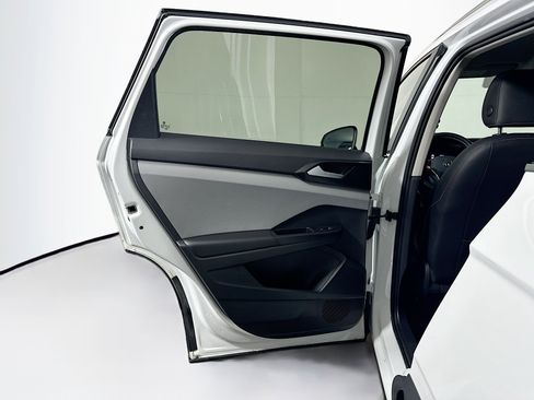 Used 2023 Volkswagen Taos SE image 25