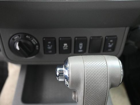 Used 2014 Nissan Frontier SV w/ SV Value Truck Package AWD/4WD image 30