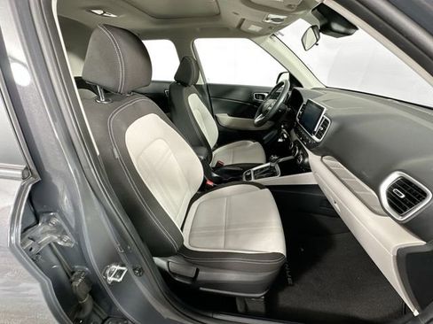 Used 2023 Hyundai Venue SEL image 27