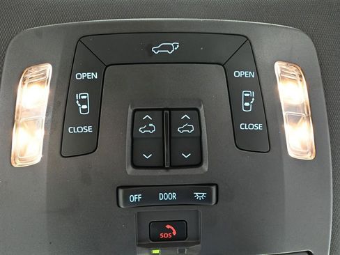 Used 2024 Toyota Sienna XSE AWD/4WD image 33