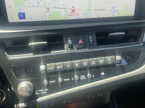 Certified 2024 Lexus ES 300h w/ Premium Package FWD image 3
