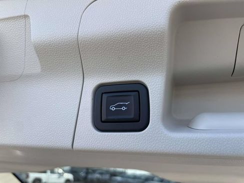 Certified 2021 GMC Acadia Denali w/ Denali Technology Package FWD image 11