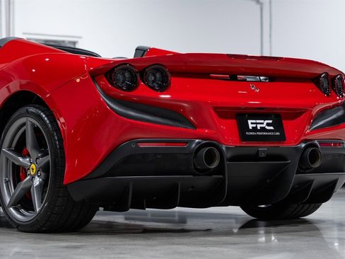 Used 2021 Ferrari F8 Tributo image 19